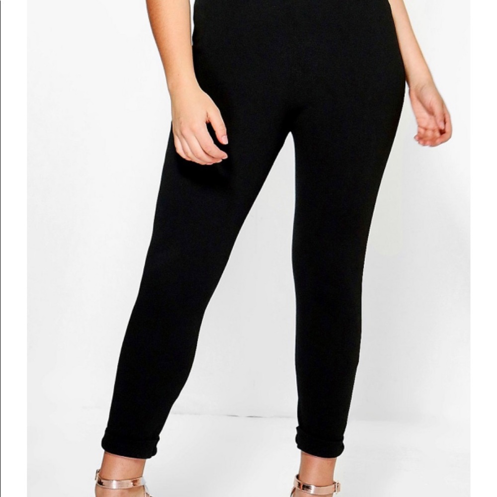 Boohoo black cropped pants (sz 14)